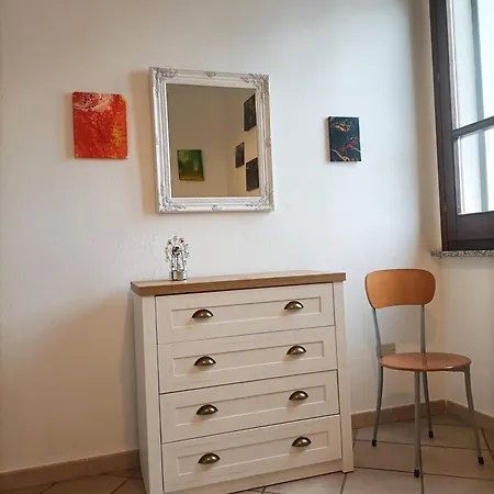Bright Port View Apartment- Free Parking Apartment *