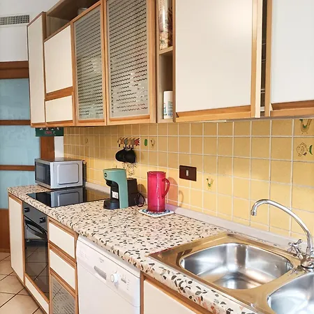 Bright Port View Apartment- Free Parking Apartment