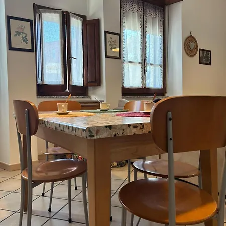 Bright Port View Apartment- Free Parking Apartment *