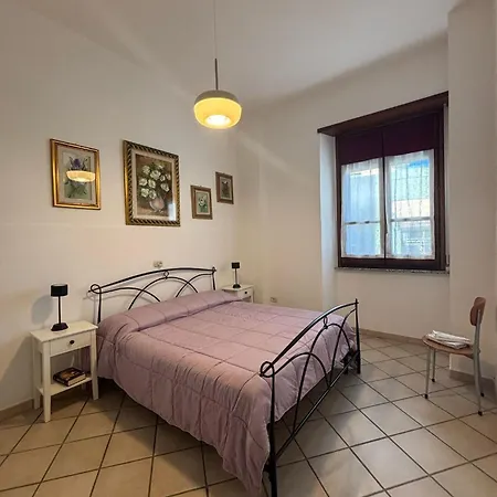 Bright Port View Apartment- Free Parking *